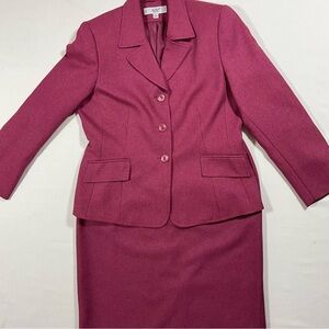 Le Suit Fuchsia Blazer and Skirt Size 12P Shoulder Pads